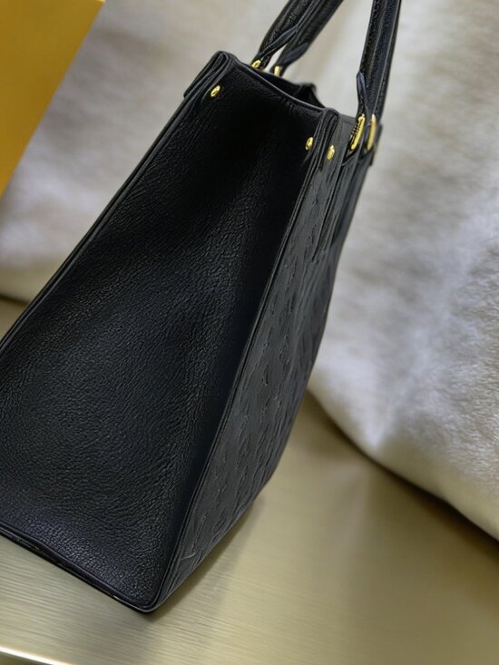 Louis Vuitton OnTheGo MM Bag - Picture 4 of 6